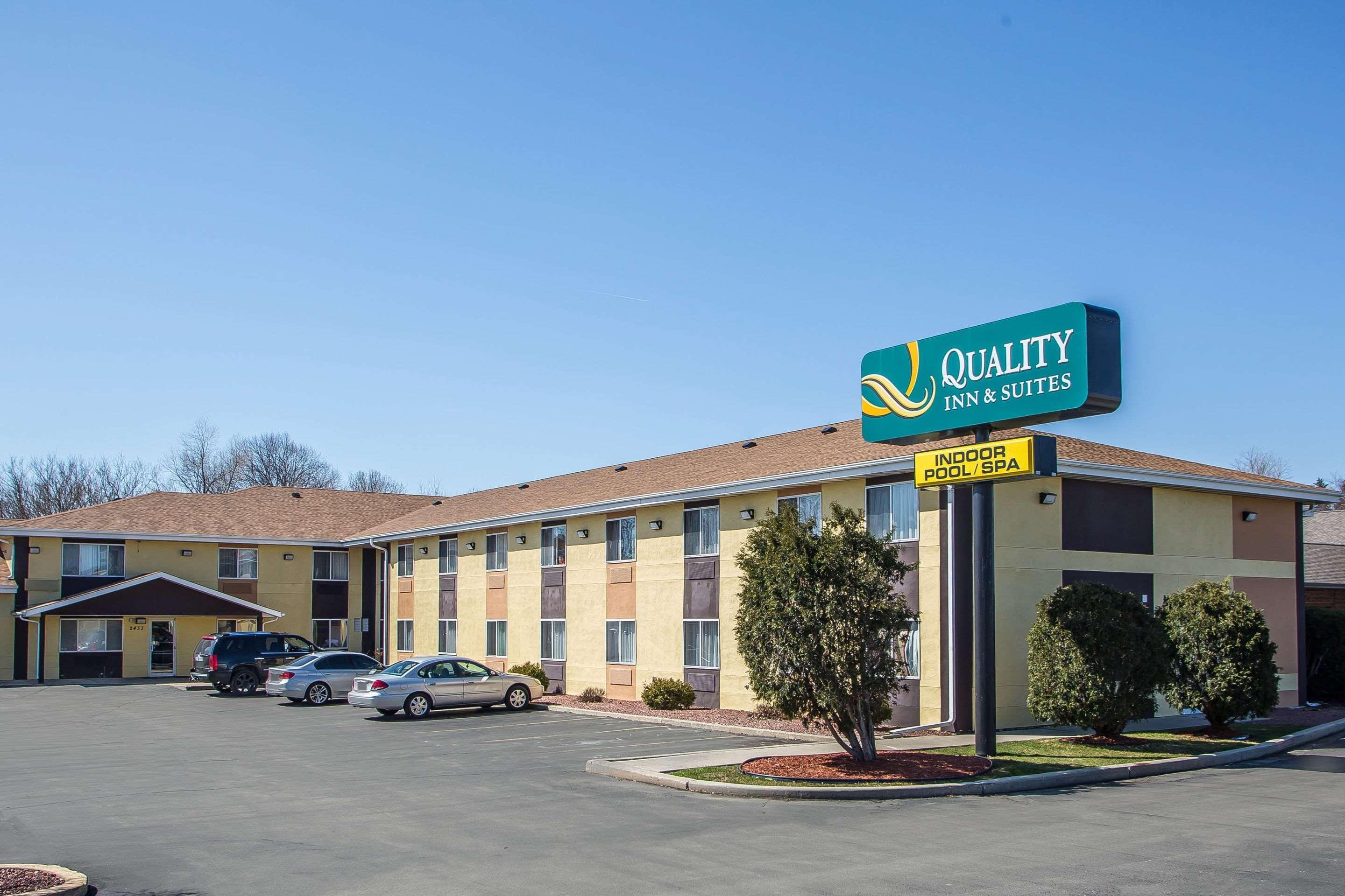 Quality Inn & Suites West Bend Eksteriør bilde