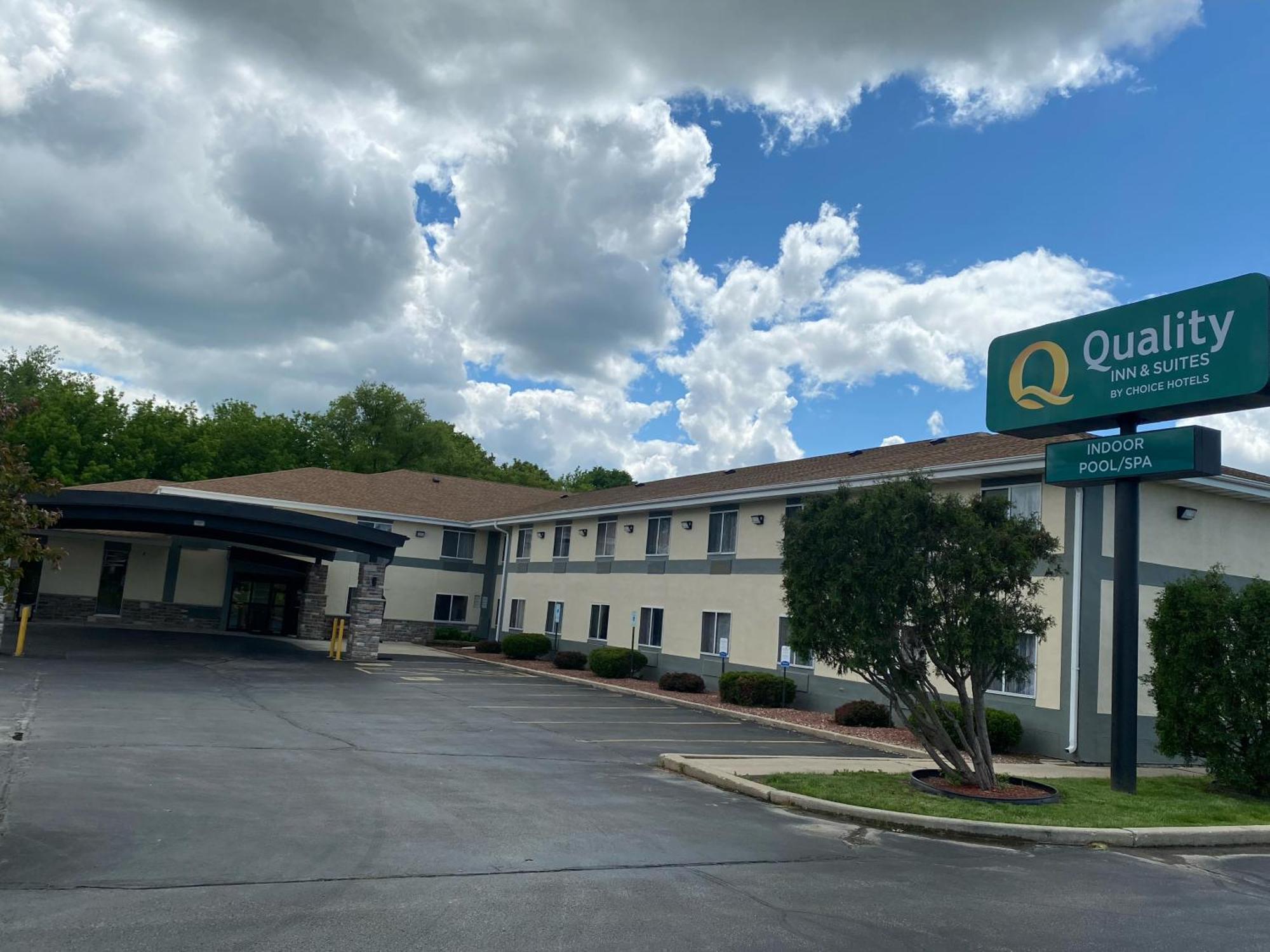 Quality Inn & Suites West Bend Eksteriør bilde